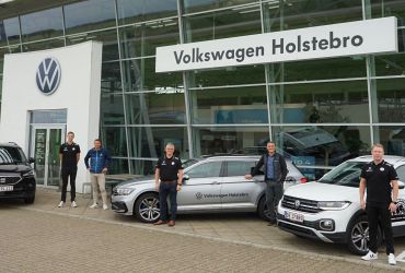 Hos bilfirmaet VW Holstebro oplever de stort udbytte af et partnerskab med TTH Holstebro. Derfor har de indgået en ny 3-årig aftale med klubben. 